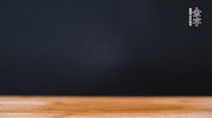 老豆腐切小塊。