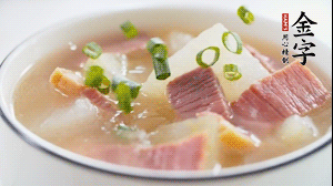 出鍋前撒上蔥花。