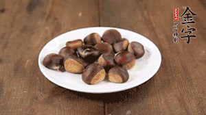 當(dāng)季板栗剝?nèi)ネ鈿ず推ぁ?>
					</div>
					<span>步驟 2/6</span>
					<p>當(dāng)季板栗剝?nèi)ネ鈿ず推ぁ?/p>
				</li><li>
					<div   id=