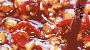 加入蒜末后攪拌均勻，讓每一種味道更加融合。(這個醬汁是不是看起來很誘人啊^_^)