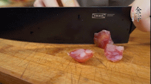 【餡料】3.金字土香腸、香菇切小丁。