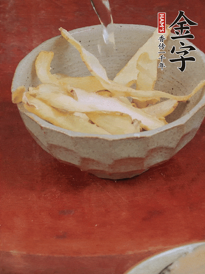 玉竹、花菇分別清水泡發(fā)。