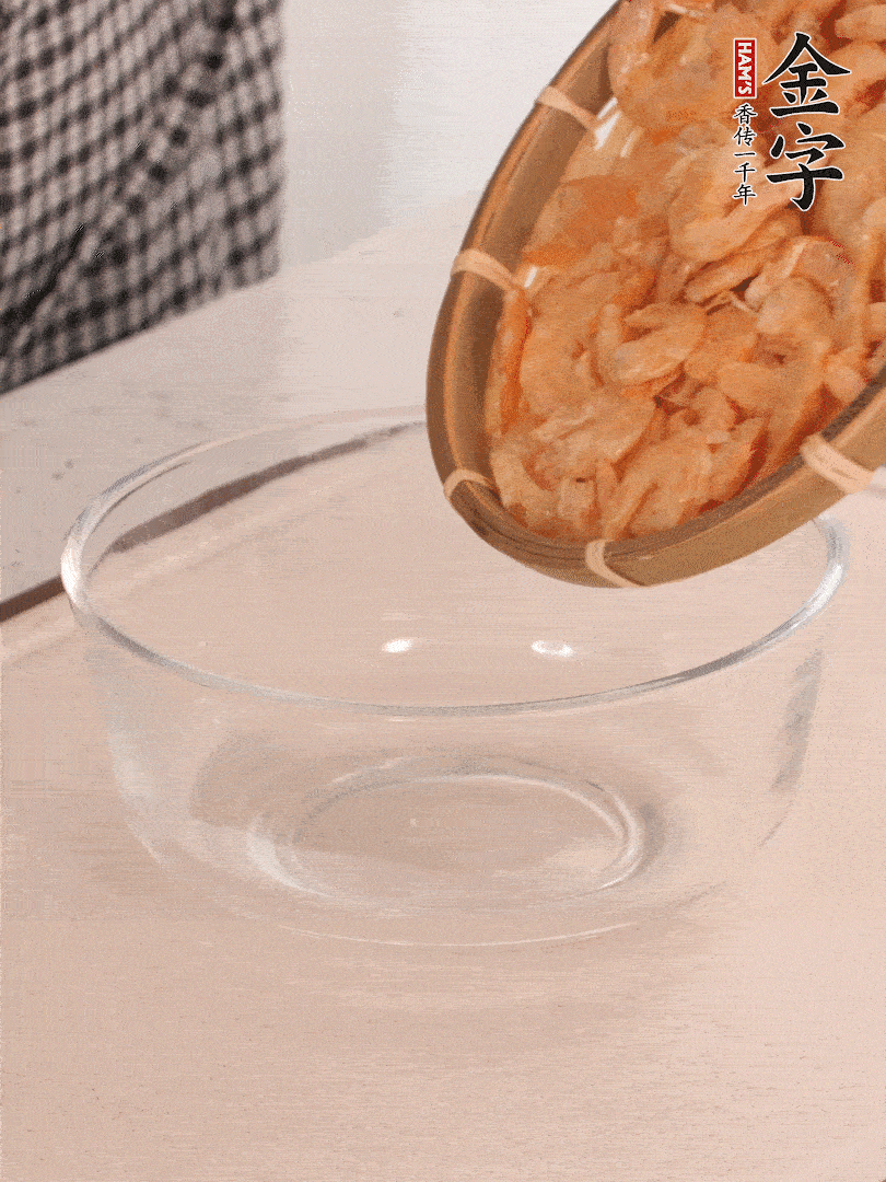 海米提前用溫水浸泡一會。