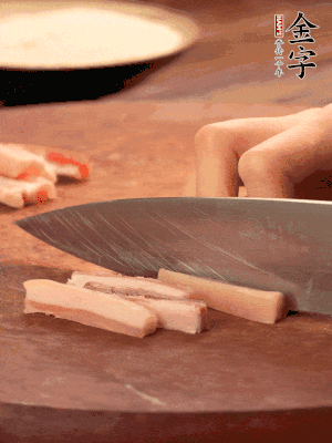 金字淡咸肉切丁。