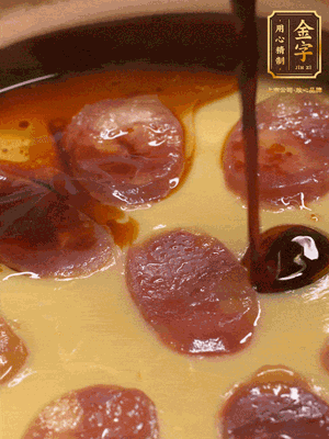 再撒上蔥花，生抽，芝麻油