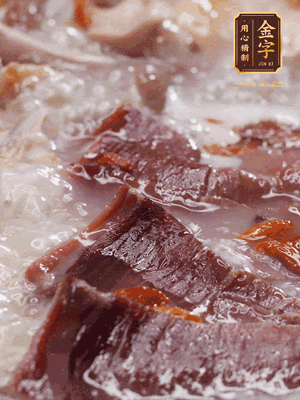 最后撒入枸杞，開(kāi)吃