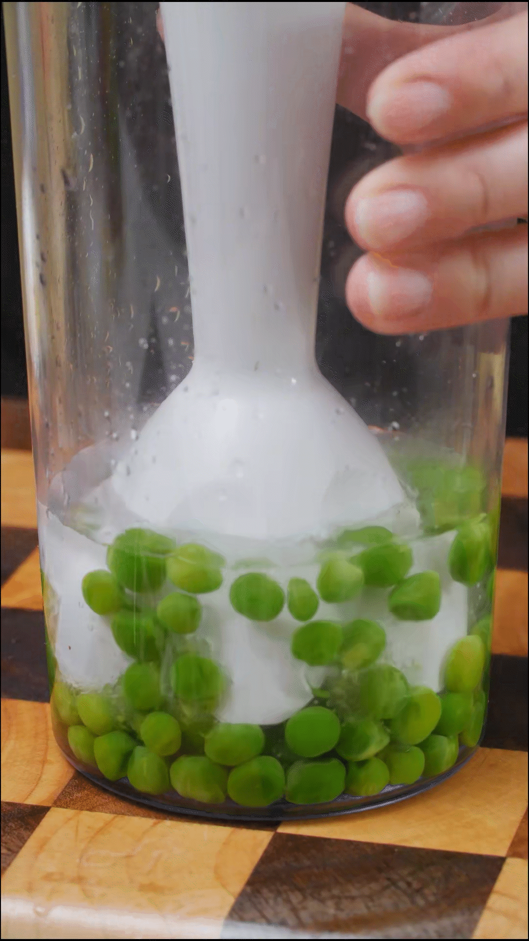 水開后放入玉米筍、豌豆斷生
