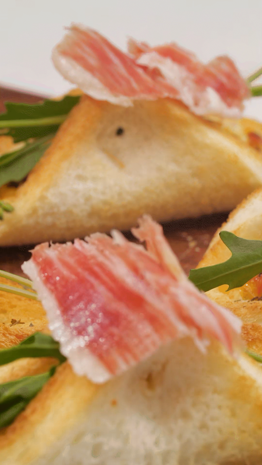 空氣炸鍋或烤箱180度5分鐘，撒歐芹碎
