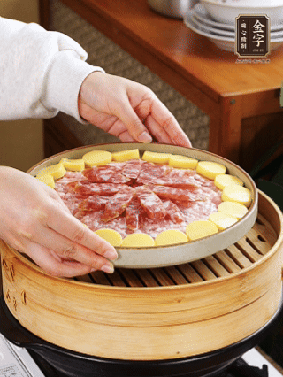 水開(kāi)后上鍋蒸15分鐘。